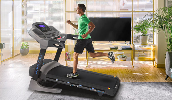 What incline level should I walk or run at on the treadmill?