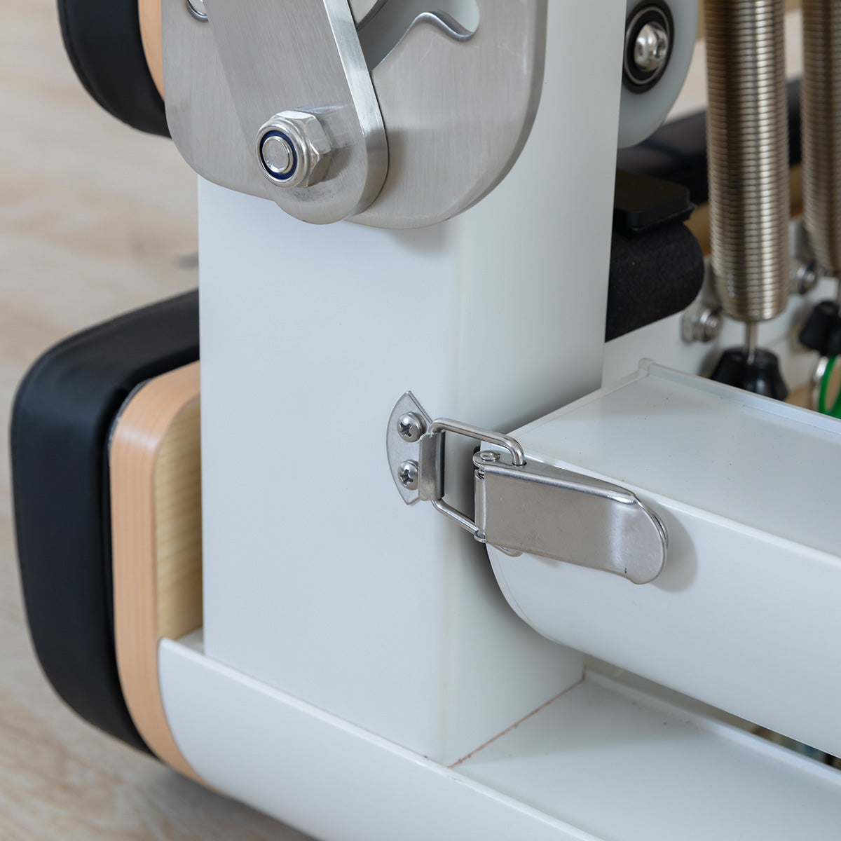 Contour Pro Folding Aluminium Pilates Reformer Machine (Black))